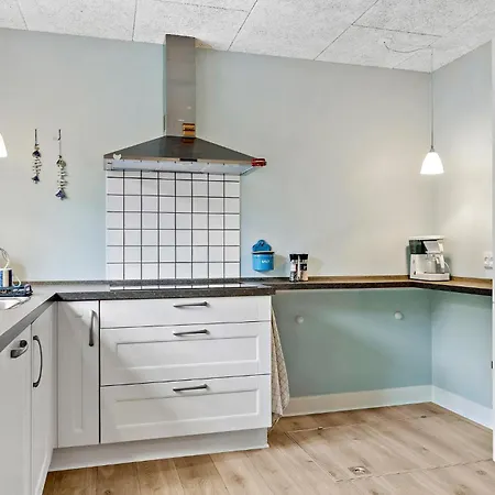 3 Bedroom Beautiful In Casa vacanze *