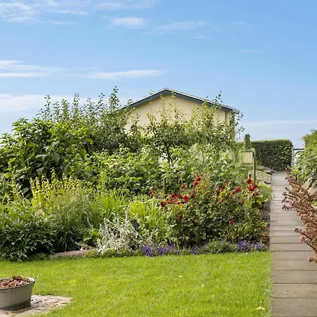 3 Bedroom Beautiful In Casa vacanze Bogense