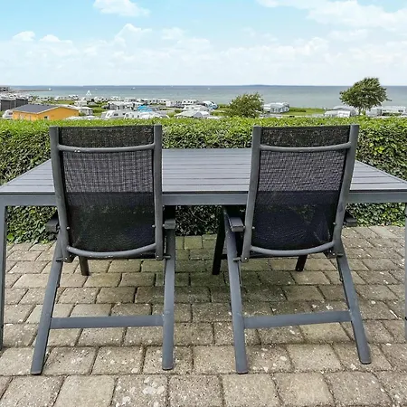 3 Bedroom Beautiful In Ferienhaus