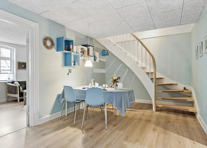 3 Bedroom Beautiful In Semesterbostad