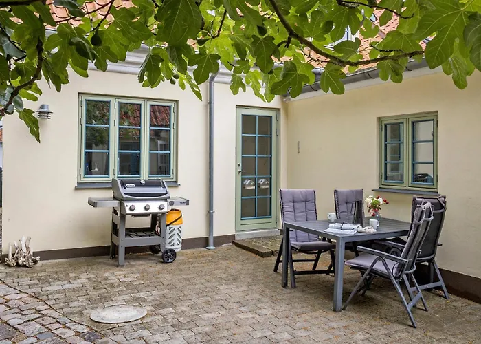 3 Bedroom Beautiful In Ferienhaus *