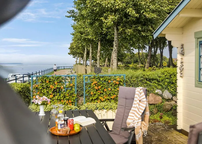 3 Bedroom Beautiful In Ferienhaus