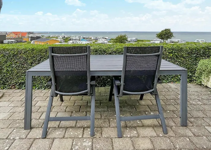 3 Bedroom Beautiful In Semesterbostad